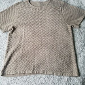 Short sleeve sweater